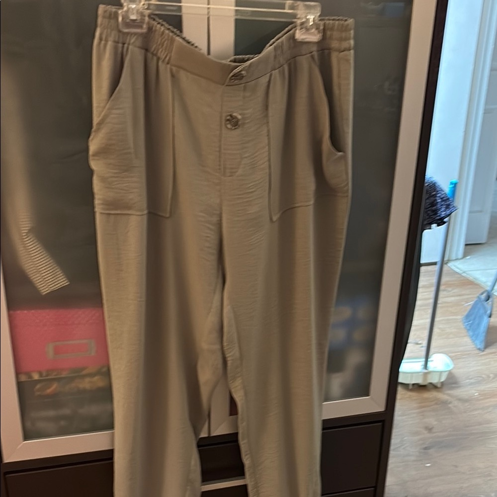 Soho Women's Capris in Light Tan